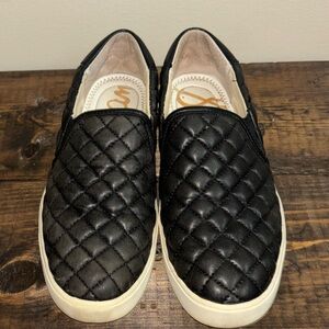 Sam Edelman Ezzie black quilted loafers size 6